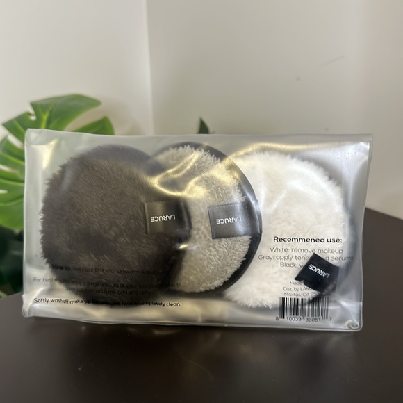 ✨ 3 for $35 ✨ La Ruce Reusable Make Up Rounds - Picture 4 of 6